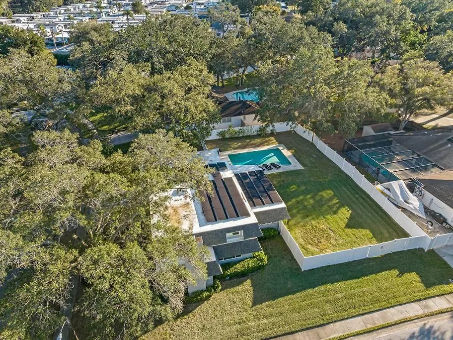 Holiday home Stunning W/ Heated Salt Pool In *