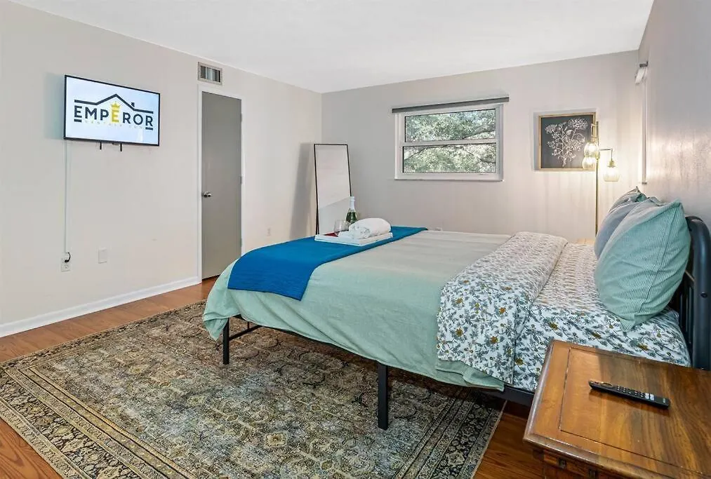 Stunning W/ Heated Salt Pool In *