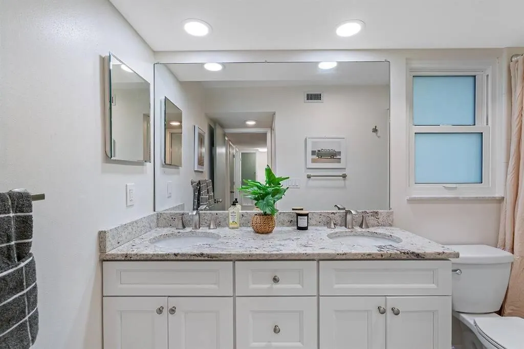 Stunning W/ Heated Salt Pool In Holiday home Clearwater