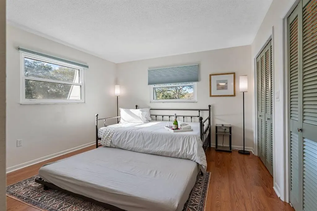 Holiday home Stunning W/ Heated Salt Pool In *