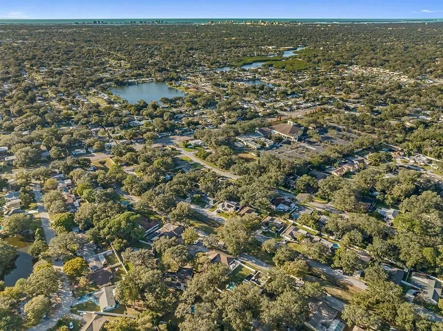 Stunning W/ Heated Salt Pool In *