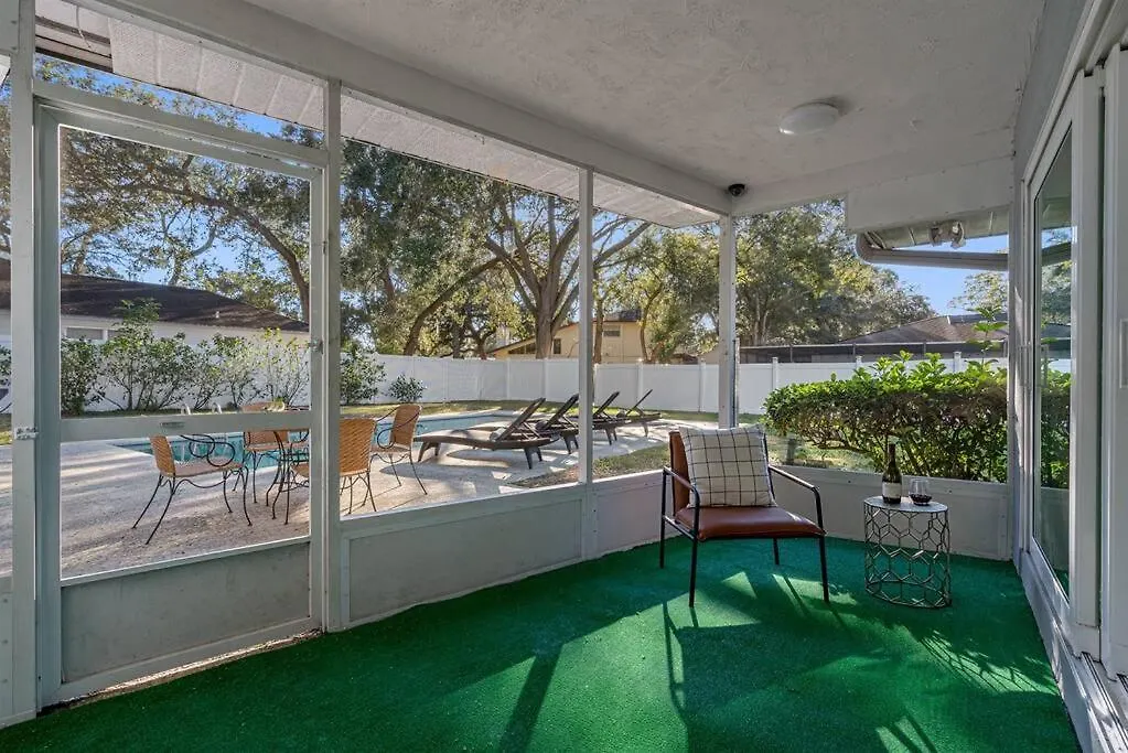 Stunning W/ Heated Salt Pool In Holiday home *