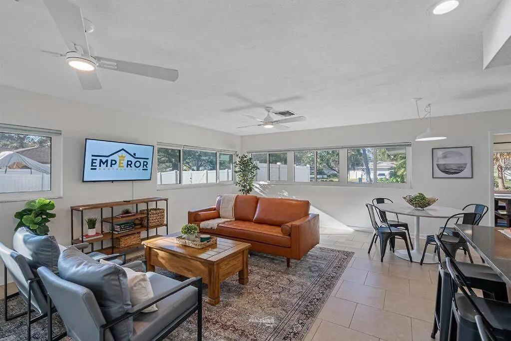 Stunning W/ Heated Salt Pool In *