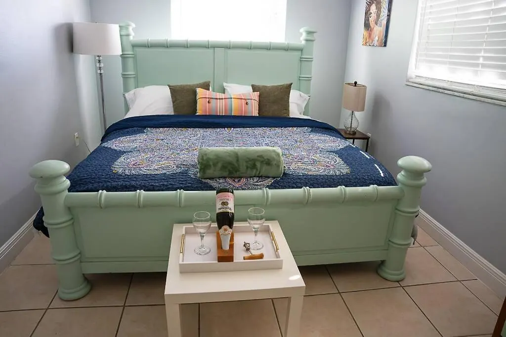2 Spacious Units Near Apartment