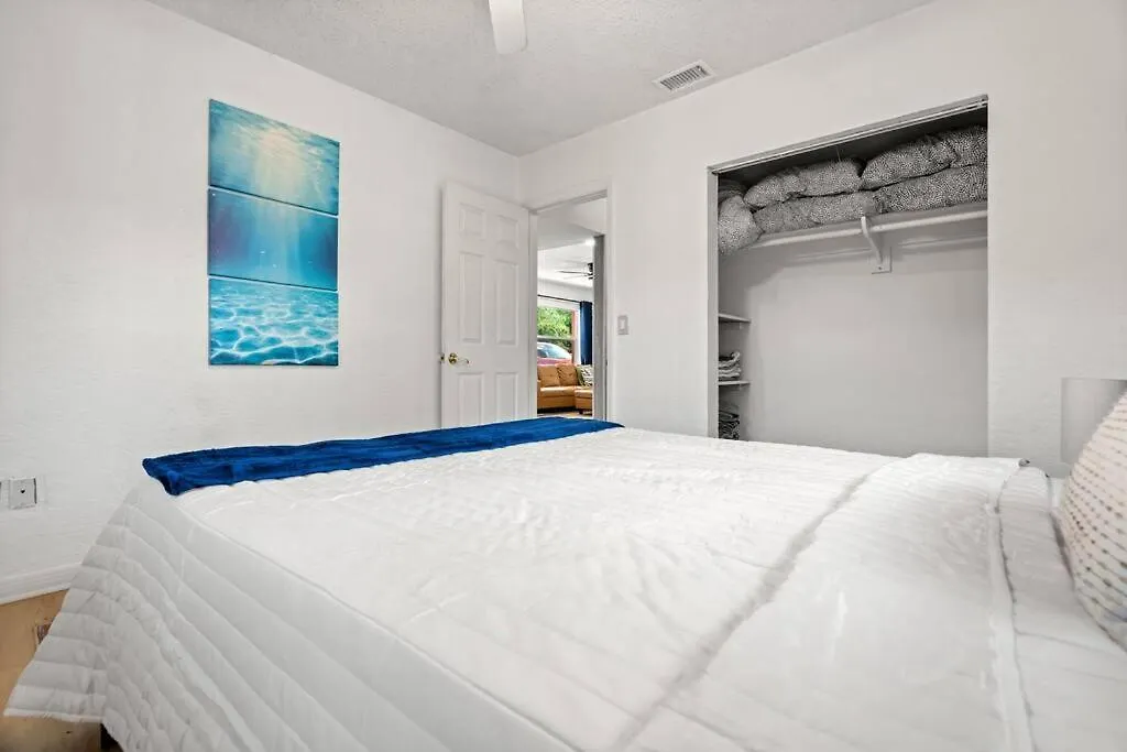 Holiday home Heated Pool-king Bed-pets Ok