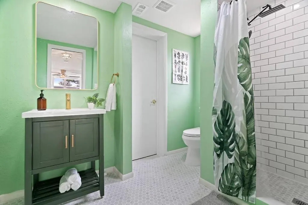 Heated Pool-king Bed-pets Ok Clearwater