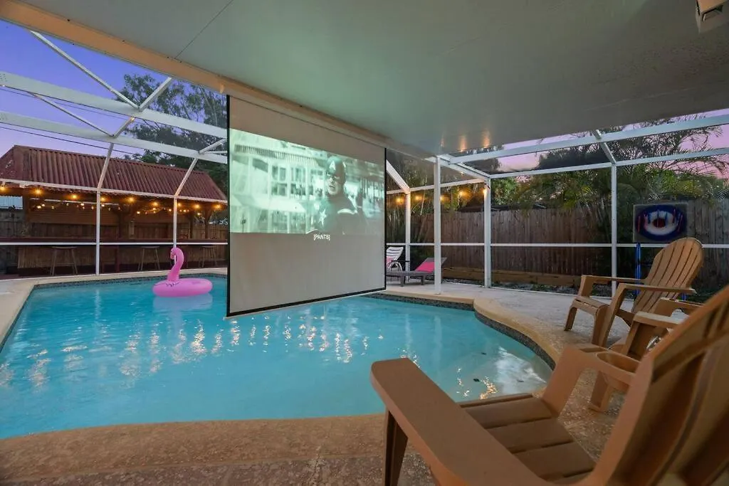 Holiday home Heated Pool-king Bed-pets Ok