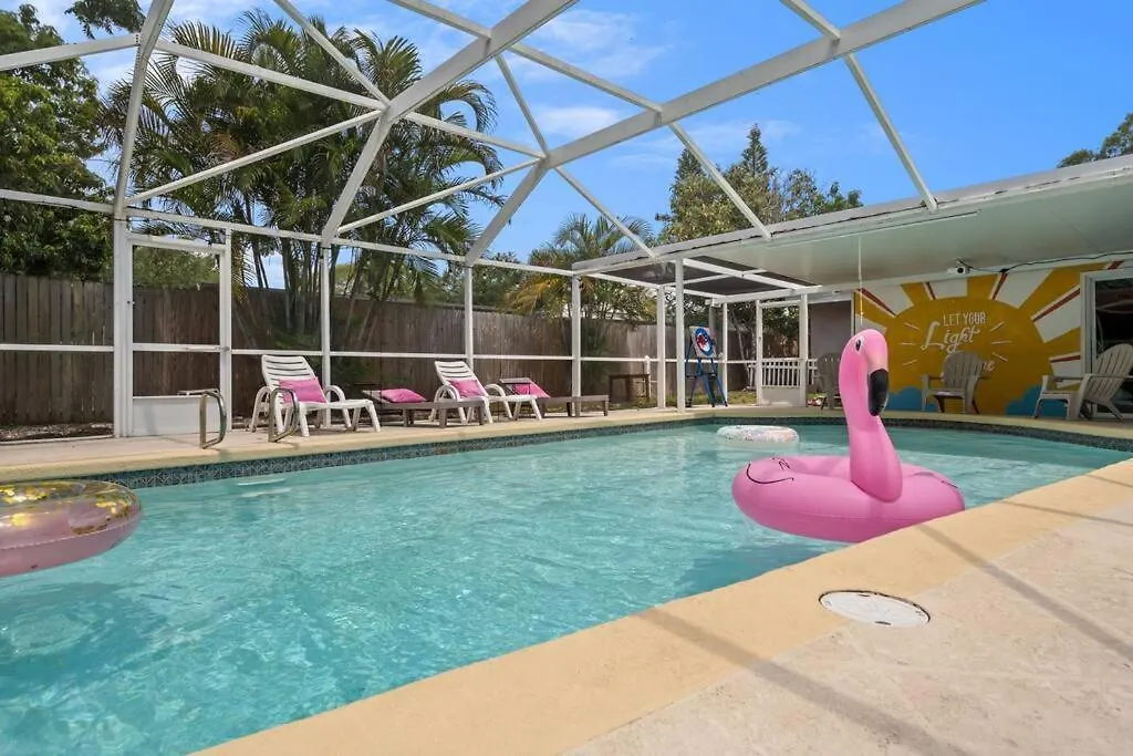 Holiday home Heated Pool-king Bed-pets Ok *