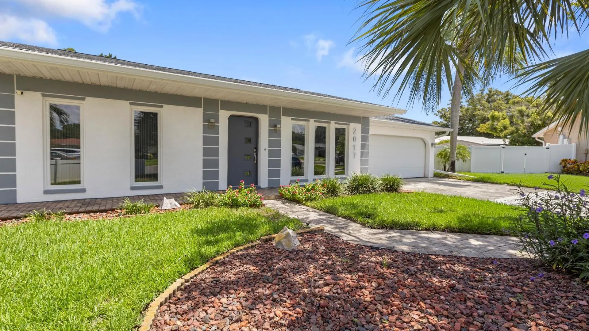 Relaxing Coastal Comfort - Heated Pool Holiday home