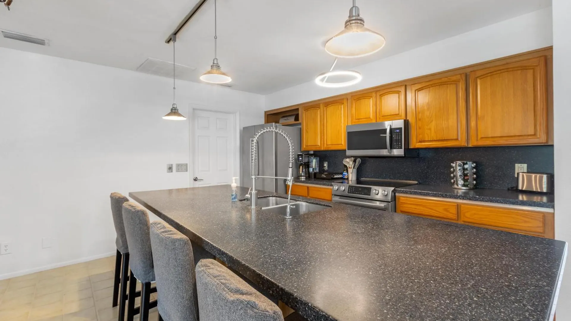 Relaxing Coastal Comfort - Heated Pool * Clearwater