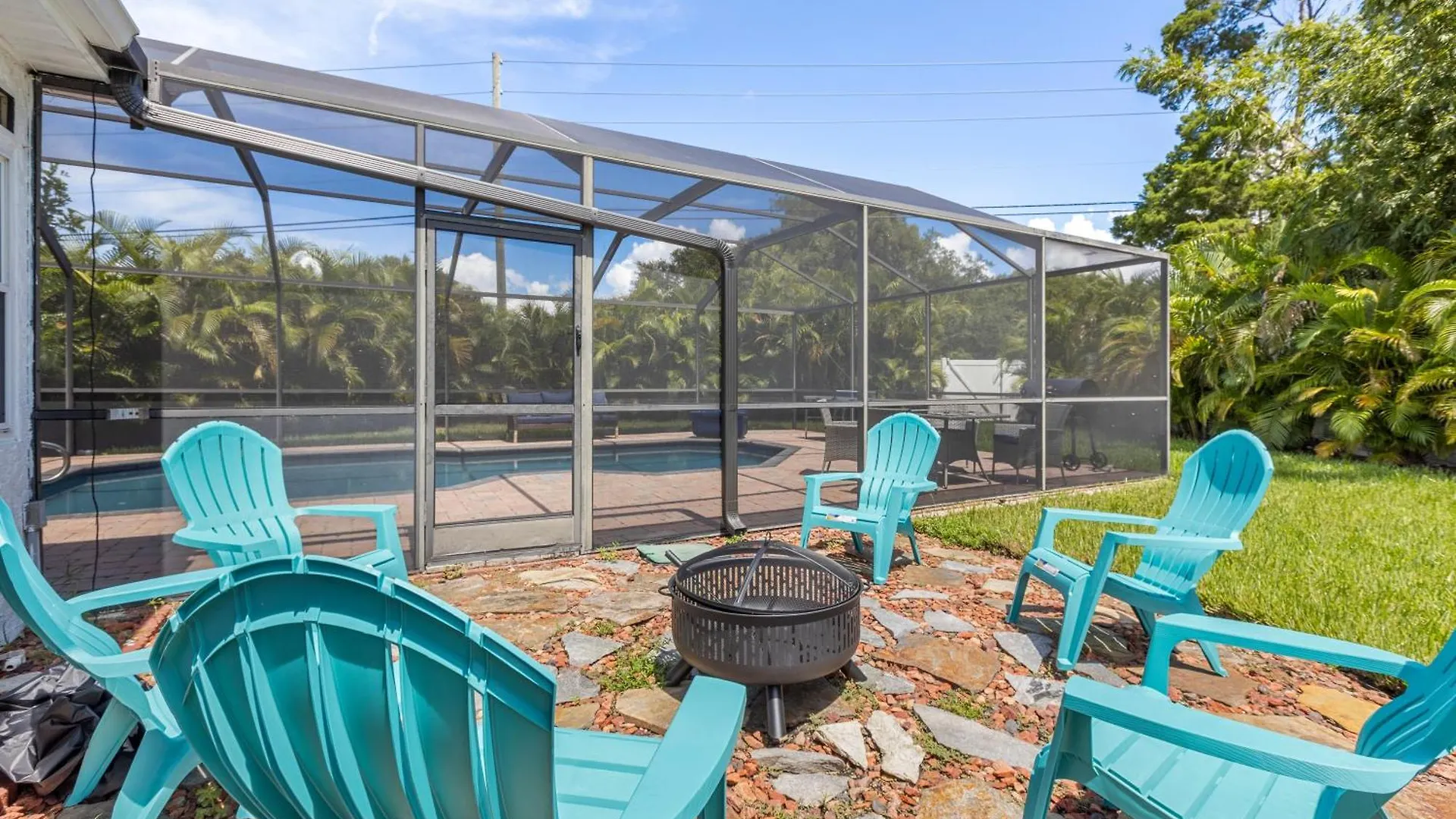 Relaxing Coastal Comfort - Heated Pool Holiday home *