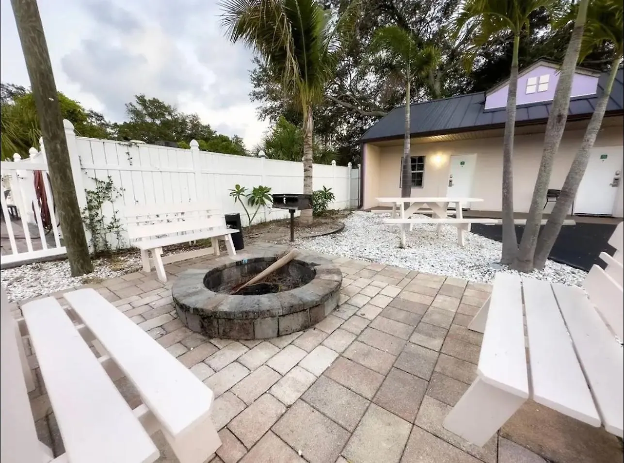 Apartment 1k Bed With Shared Pool 16 Clearwater
