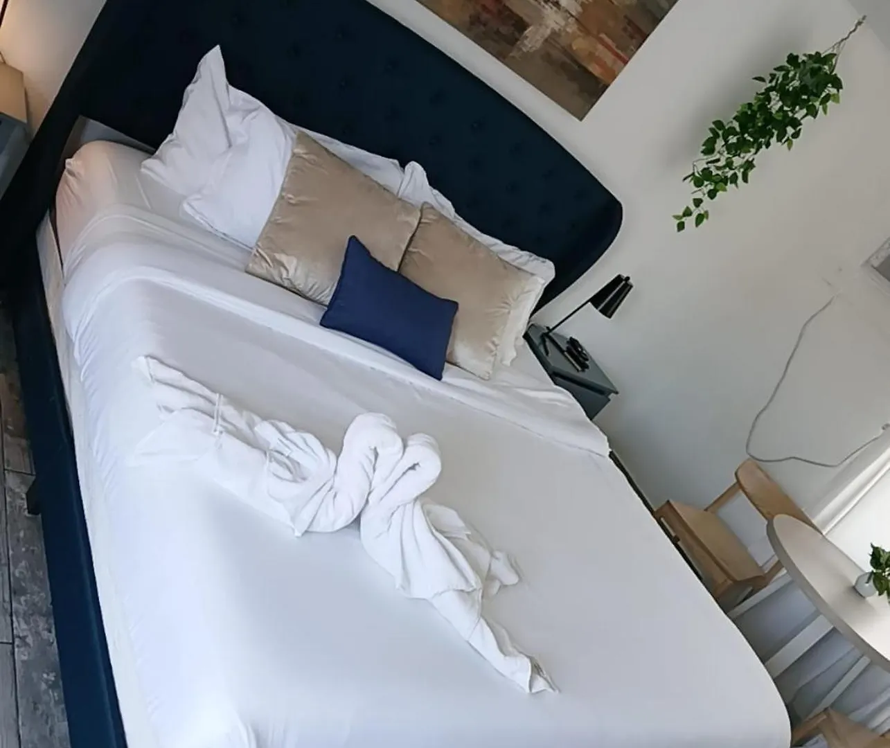 1k Bed With Shared Pool 16 *
