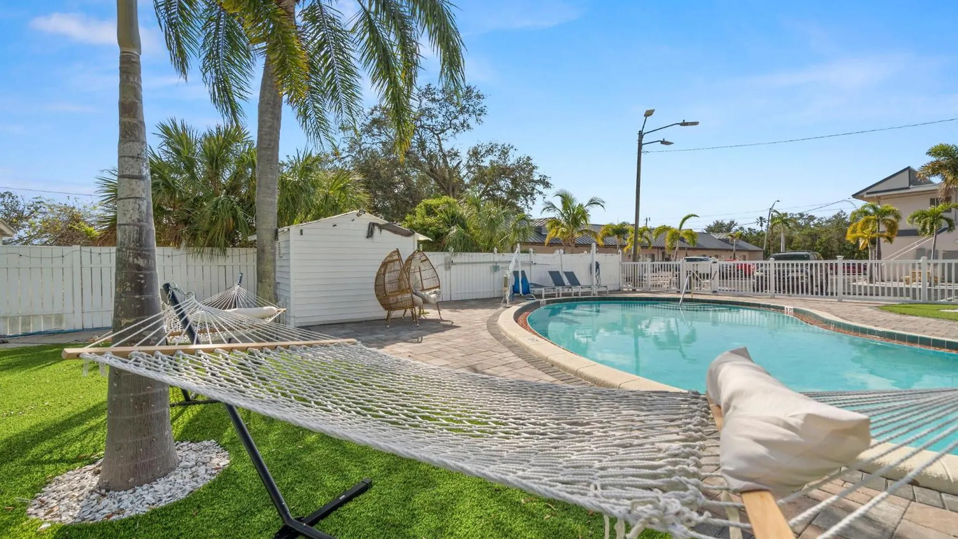 Ferienhaus 2q Beds With Shared Pool 01 Clearwater