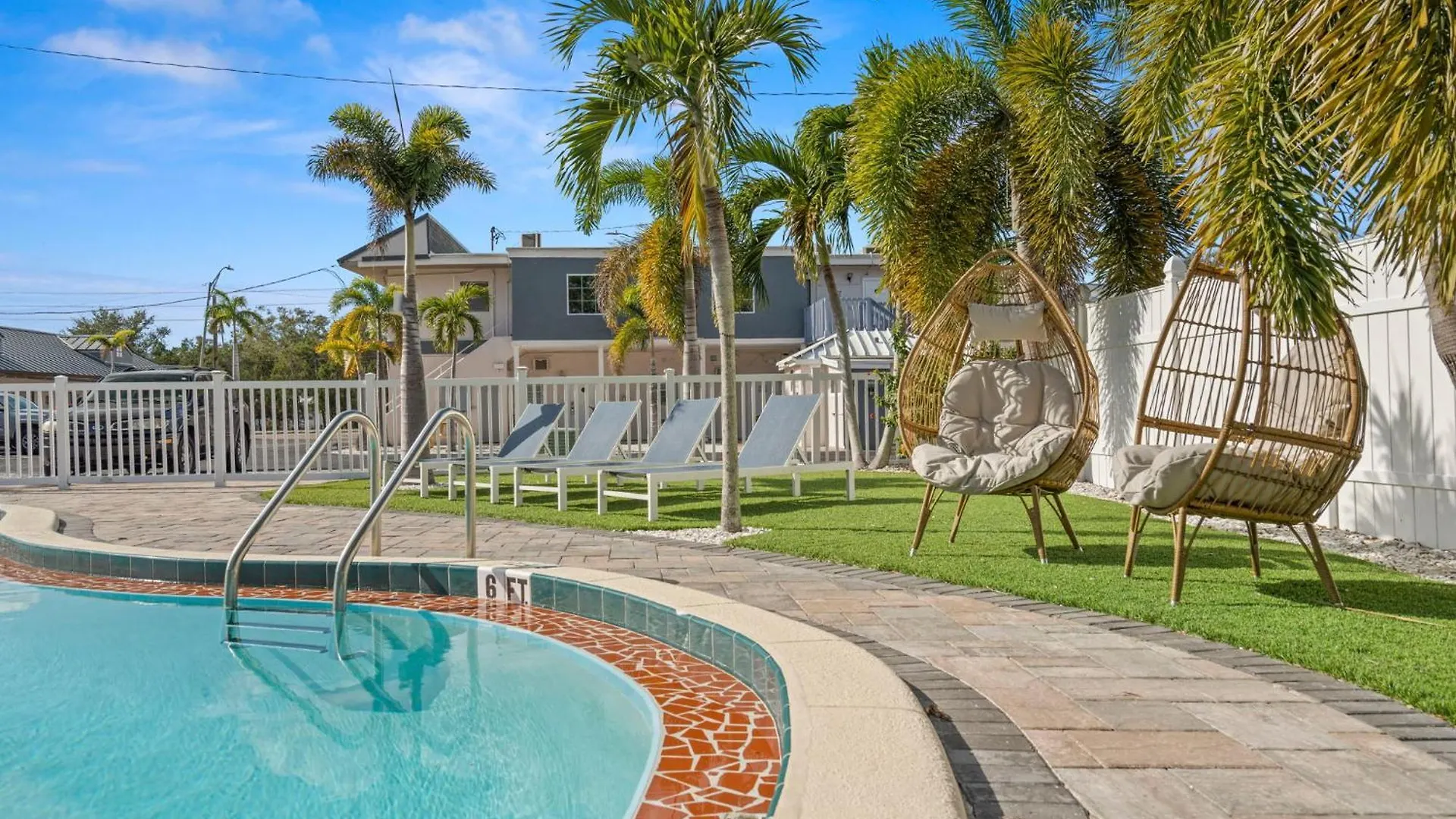 2q Beds With Shared Pool 01 *