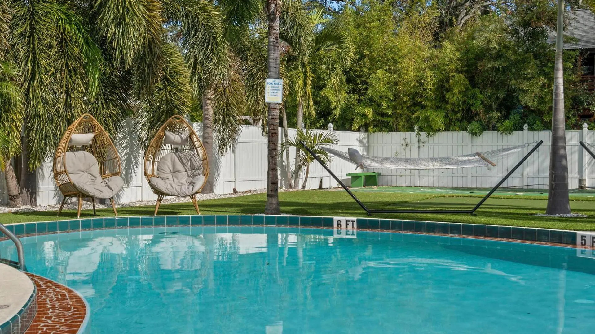 1k Bed With Shared Pool 16 Apartment Clearwater