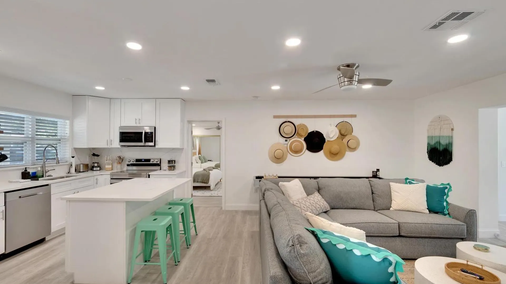 1543 Lakeview Road * 克利尔沃特