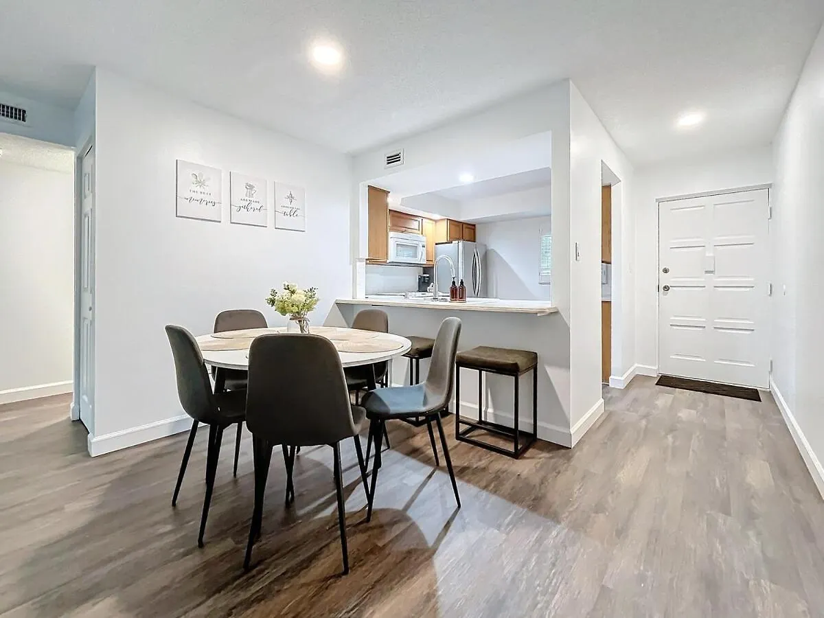 Spacious Getaway- Comfort &convenience Apartmán