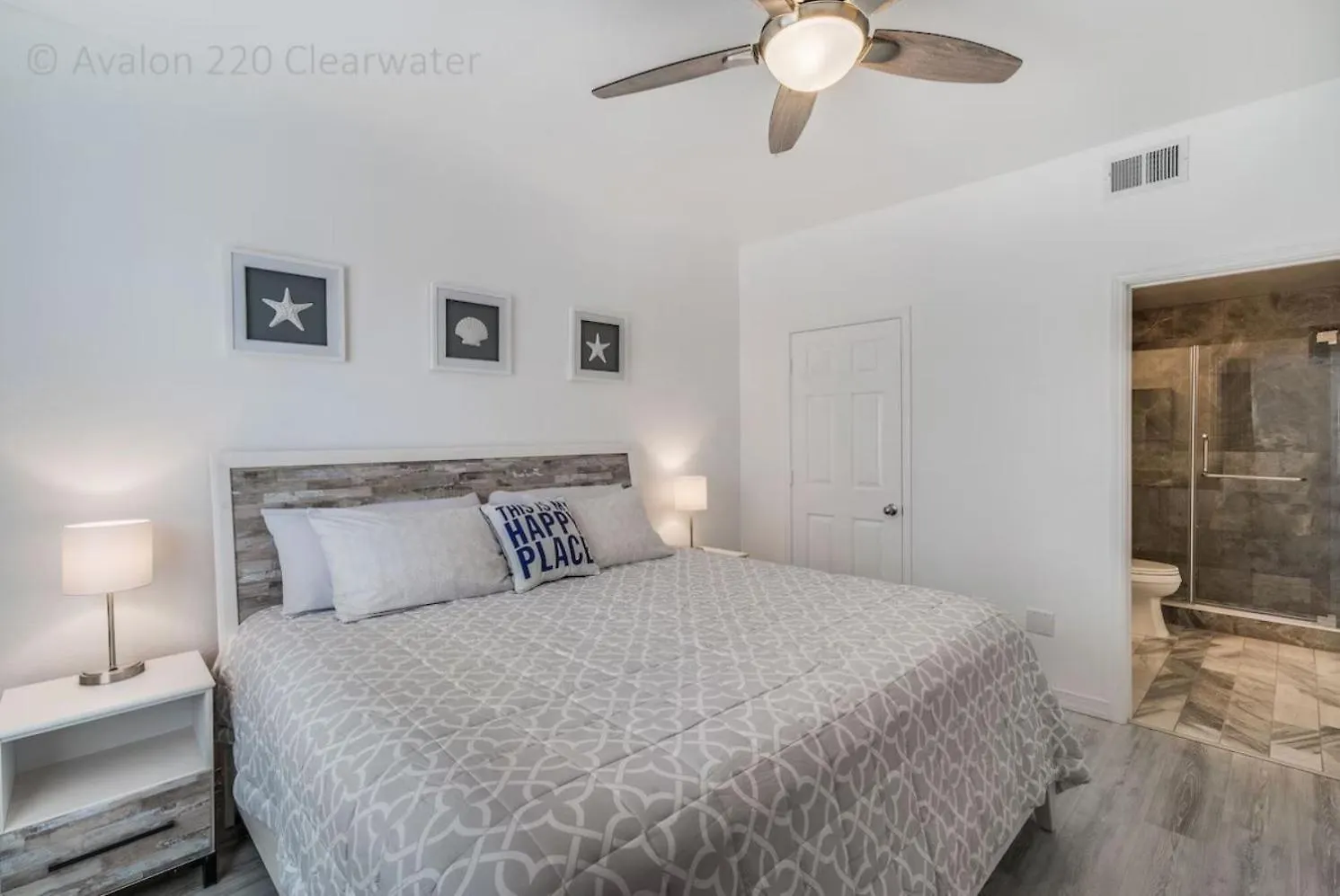 Apartment Beach, Florida, Modern Fully Renovated 2nd Floor Condo, Heated Pool Clearwater