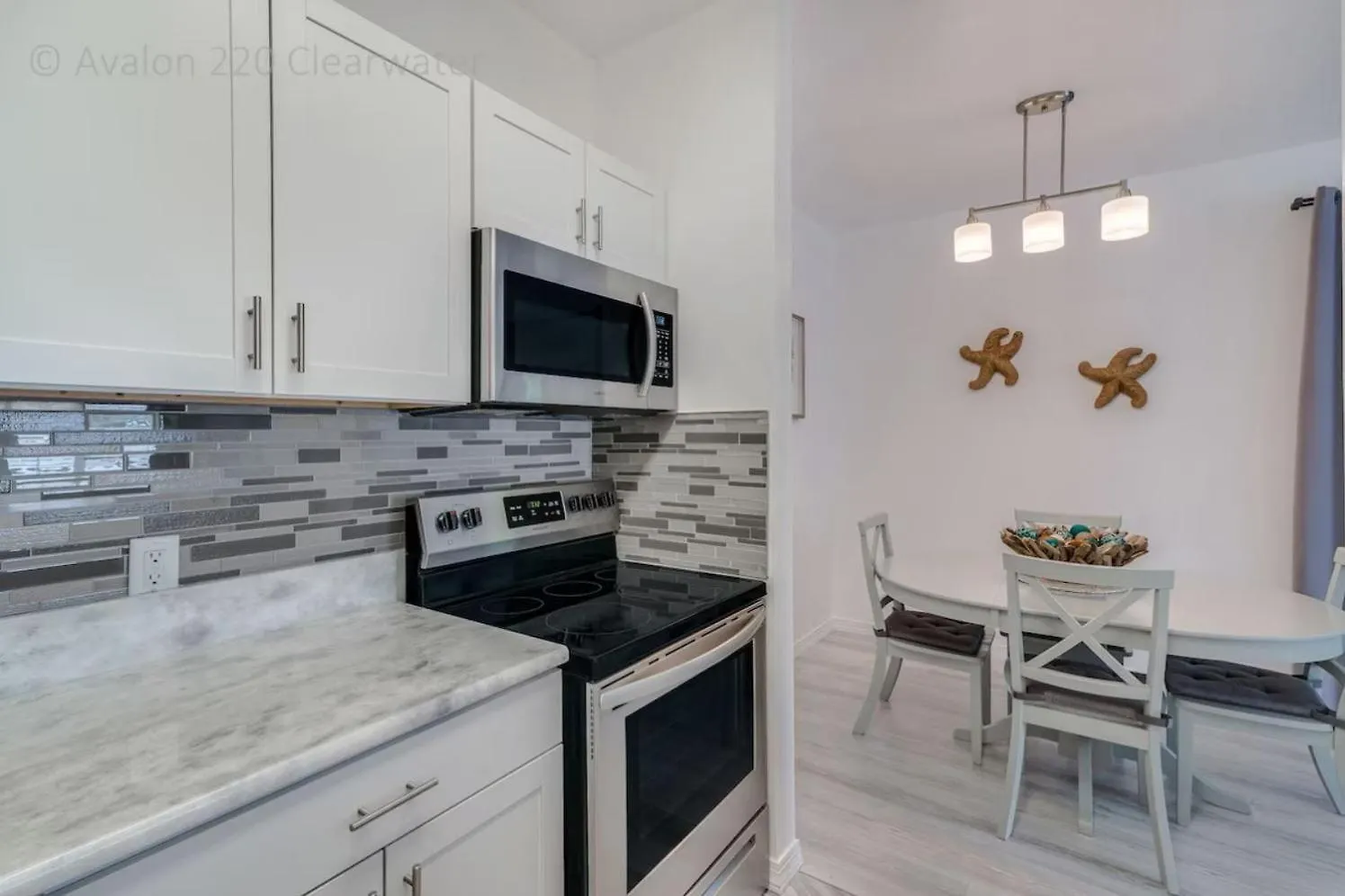 Beach, Florida, Modern Fully Renovated 2nd Floor Condo, Heated Pool Apartment