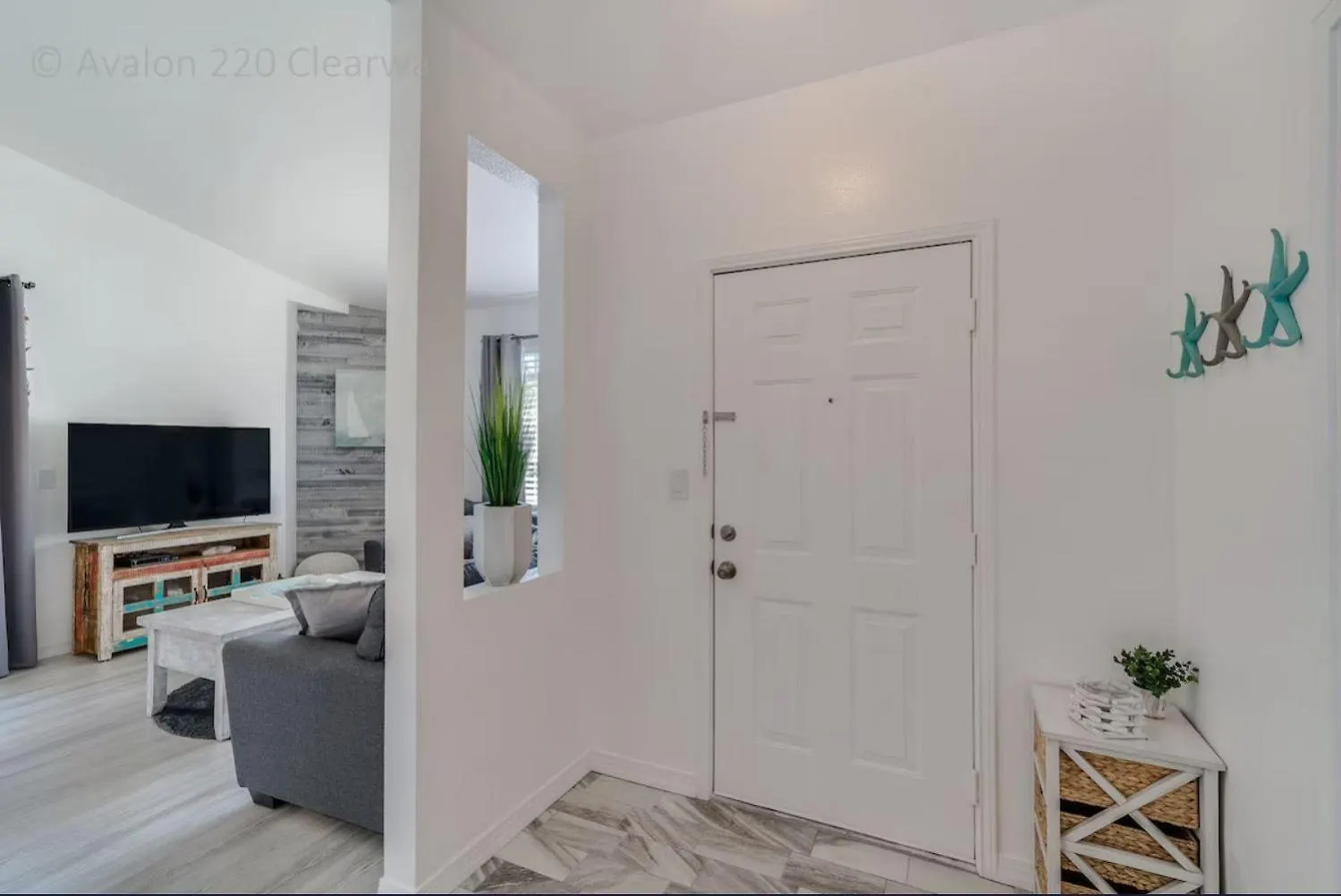 Beach, Florida, Modern Fully Renovated 2nd Floor Condo, Heated Pool