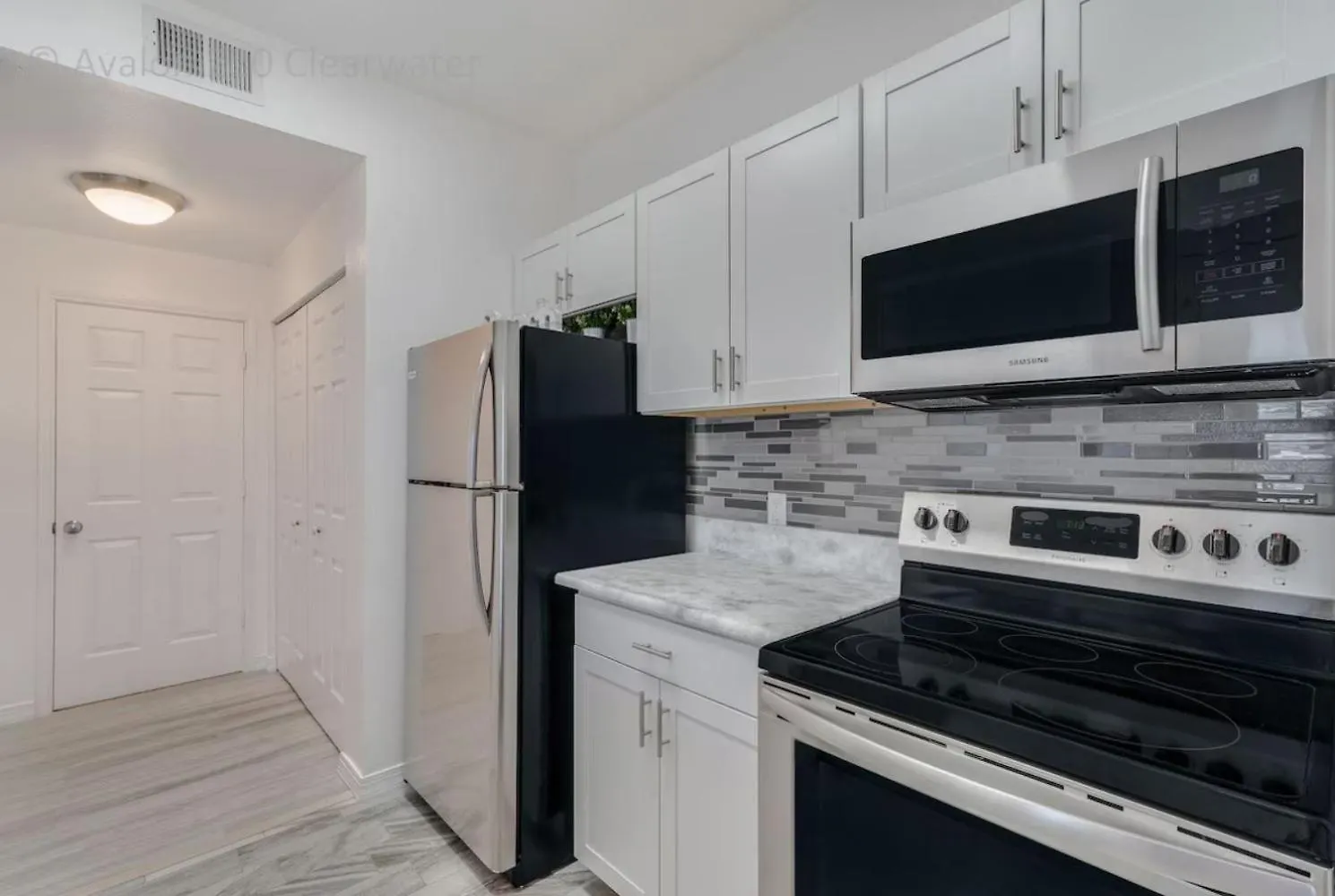 Apartment Beach, Florida, Modern Fully Renovated 2nd Floor Condo, Heated Pool