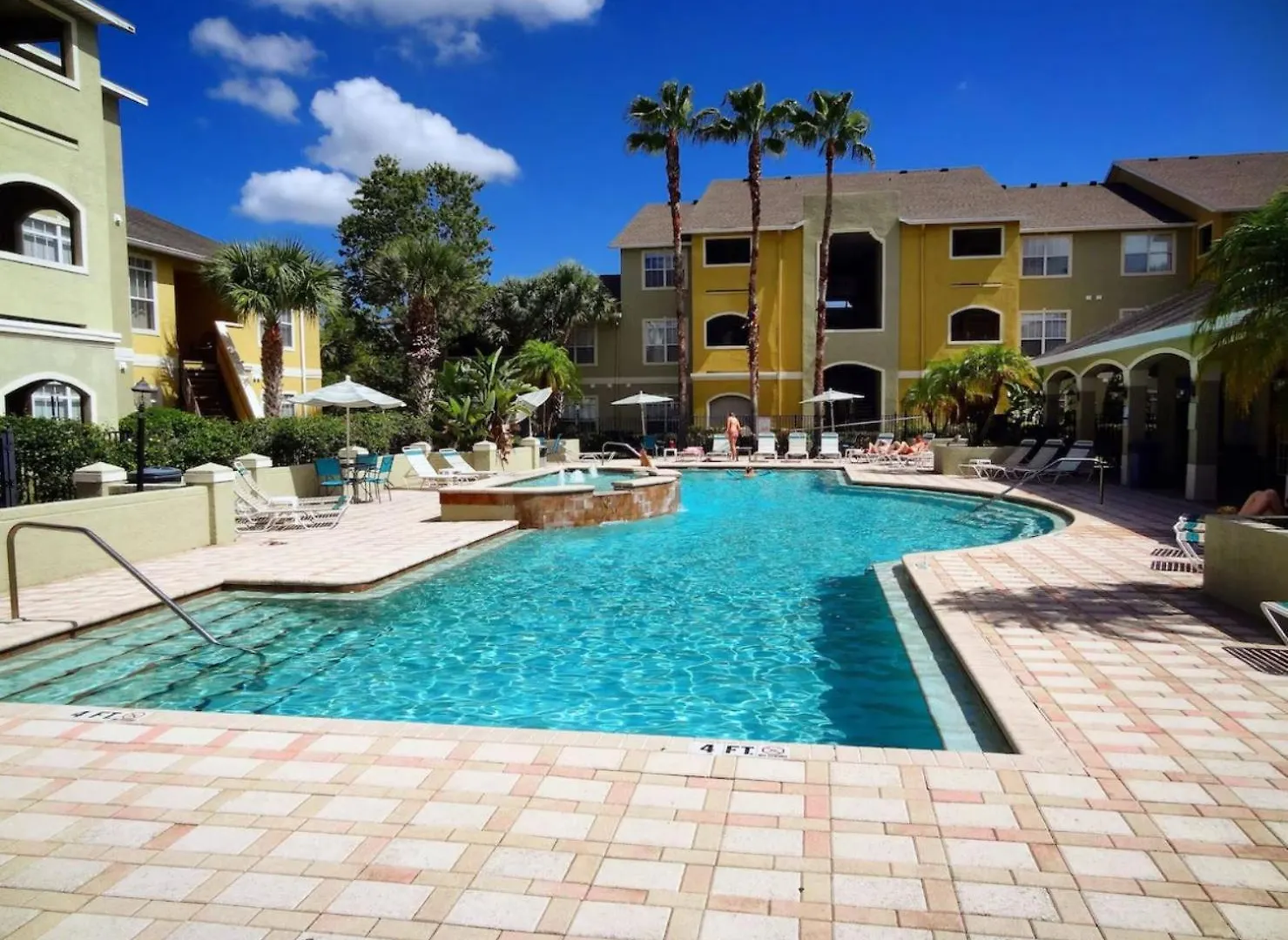 Beach, Florida, Modern Fully Renovated 2nd Floor Condo, Heated Pool * Clearwater
