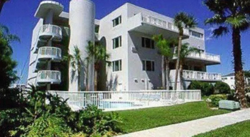 Motel Chart House And Marina