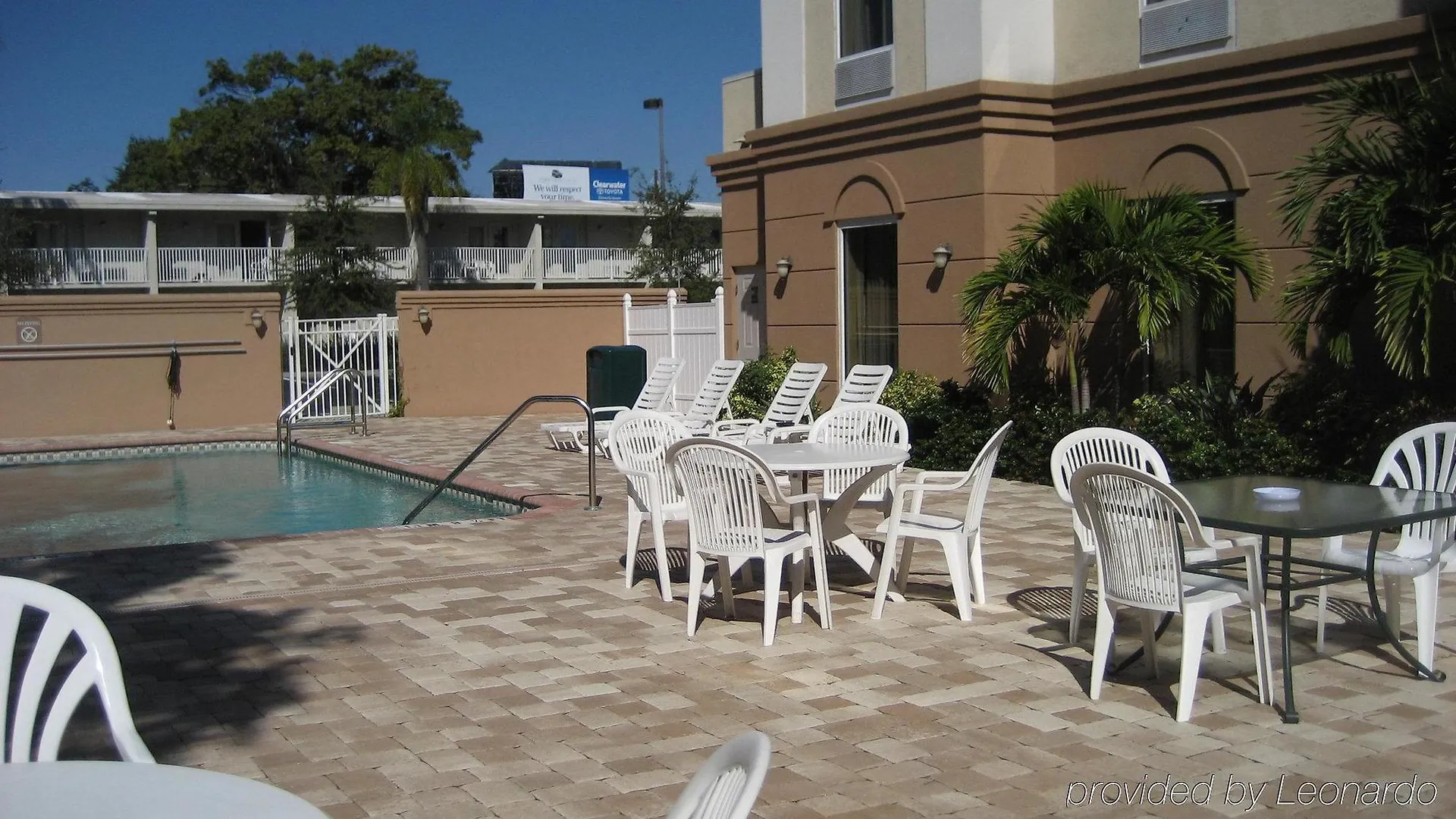 Express & Us 19 North By Ihg Clearwater