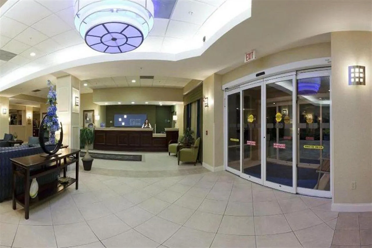 Express & Us 19 North By Ihg Clearwater