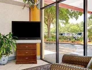 Howard Johnson By Wyndham - Dunedin Clearwater