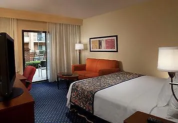 Courtyard St. Petersburg Отель 3*