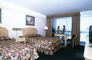 Holiday Sunspree Beach Hotel