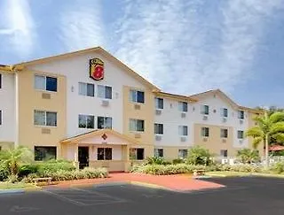 Super 8 By Wyndham Clearwater/st. Petersburg Airport Hotel
