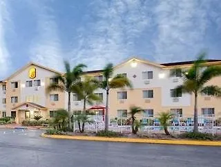 Hotel Super 8 By Wyndham Clearwater/st. Petersburg Airport 3*
