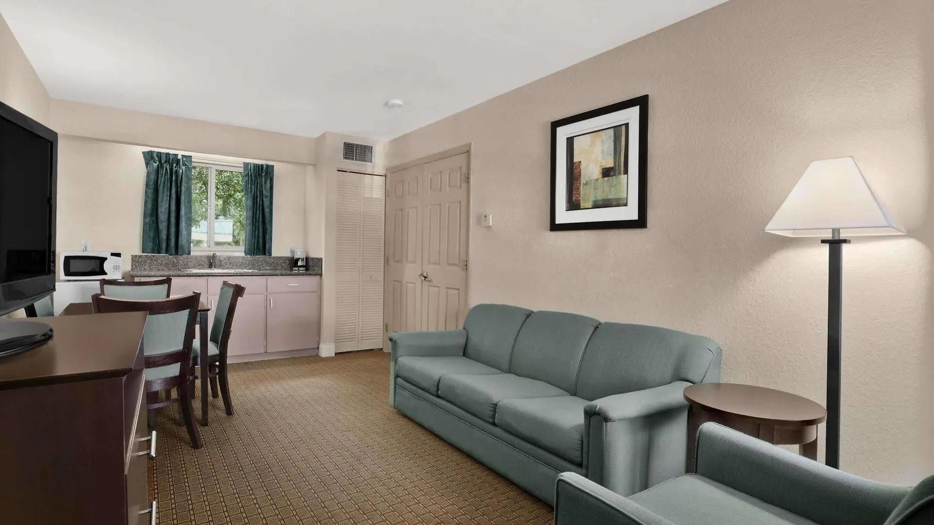 Hotel Ramada Limited And Clearwater