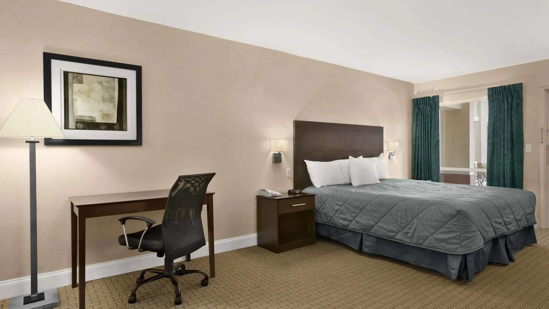 Ramada Limited And Hotel 2*