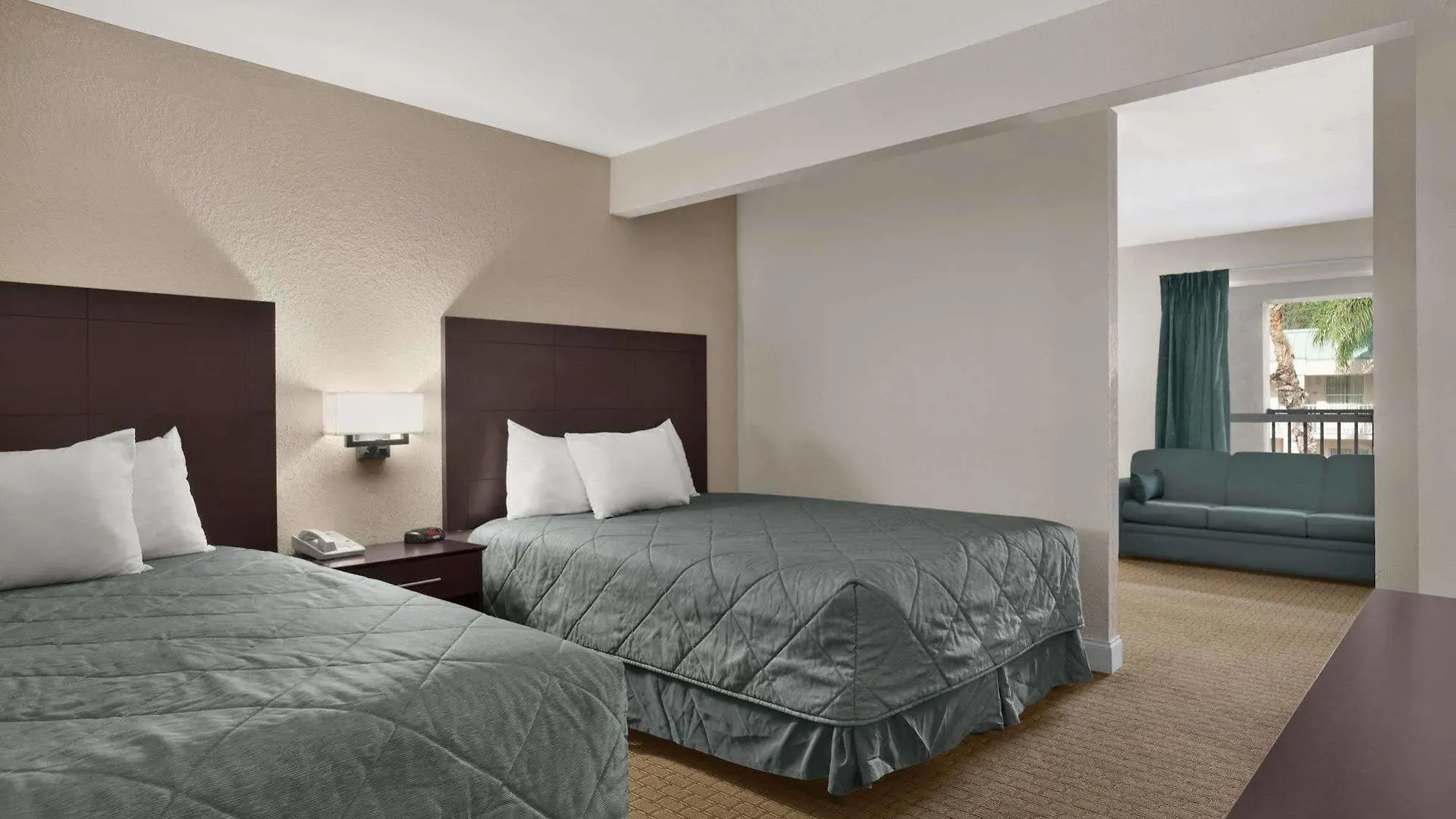 Ramada Limited And Hotel 2*
