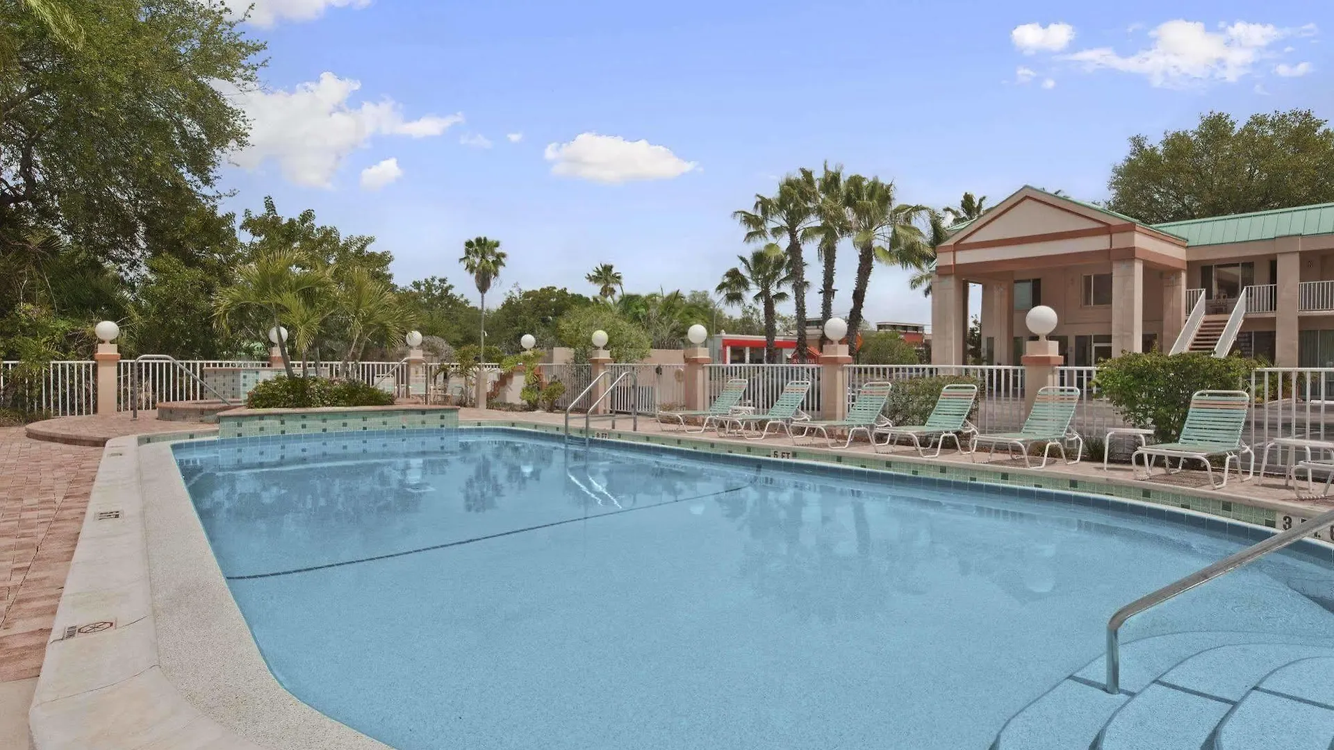 Hotel Ramada Limited And Clearwater