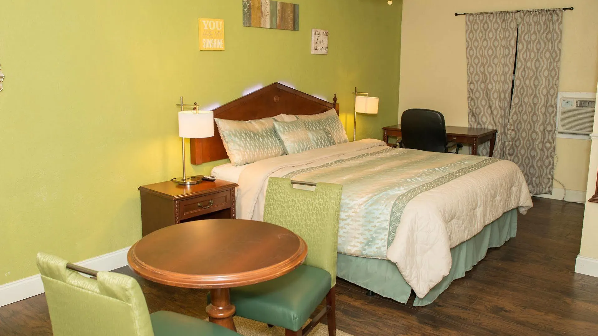 Delux Motel 3*