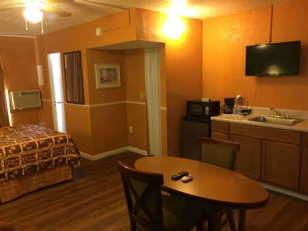 Delux Motel 3*