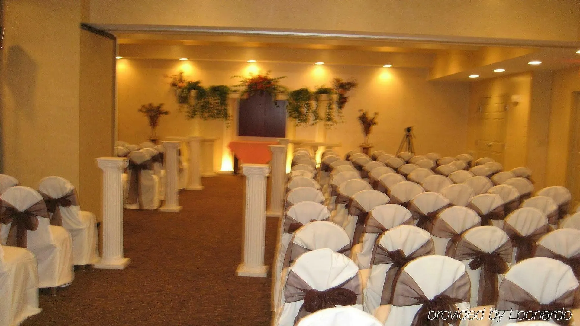 Express & Us 19 North By Ihg Clearwater