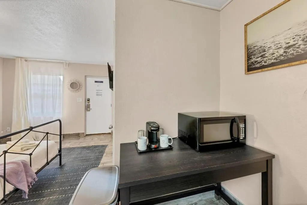 By Beach Studio With Pool And Parking 公寓 *