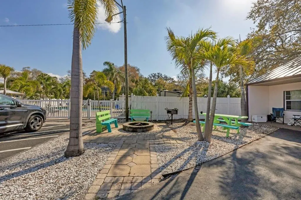 By Beach Studio With Pool And Parking 公寓 *