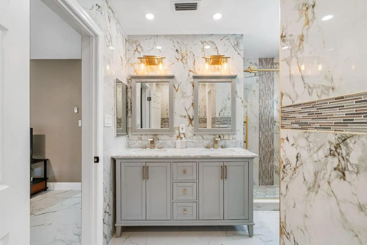 Escape To Pool Luxury W 4-bedroom