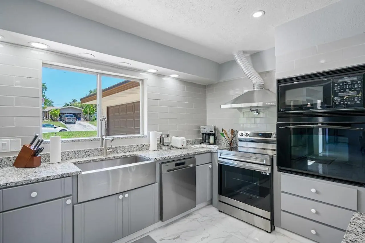 Escape To Pool Luxury W 4-bedroom *