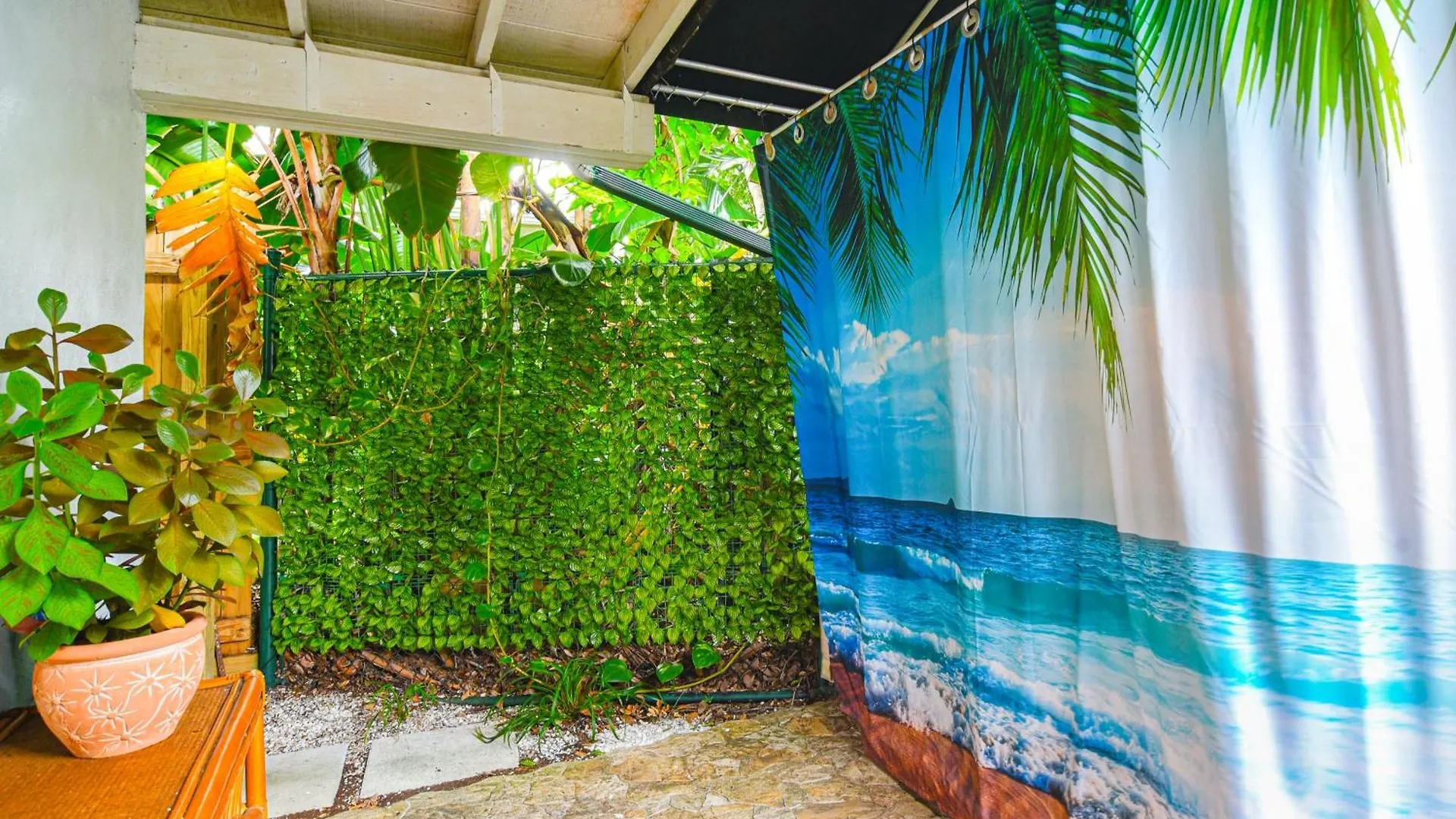 Apartment Peaceful Near Golf Course In Clearwater!