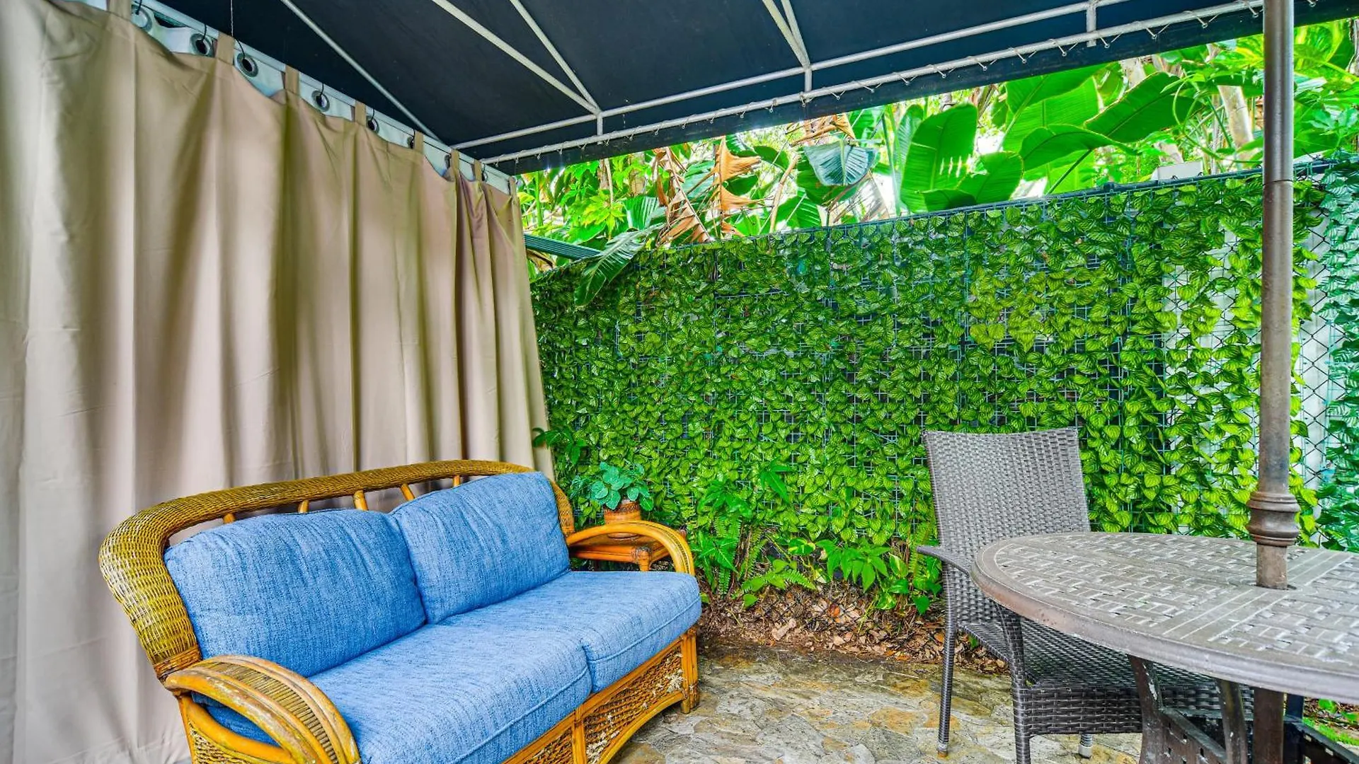 Peaceful Near Golf Course In Clearwater! Apartment