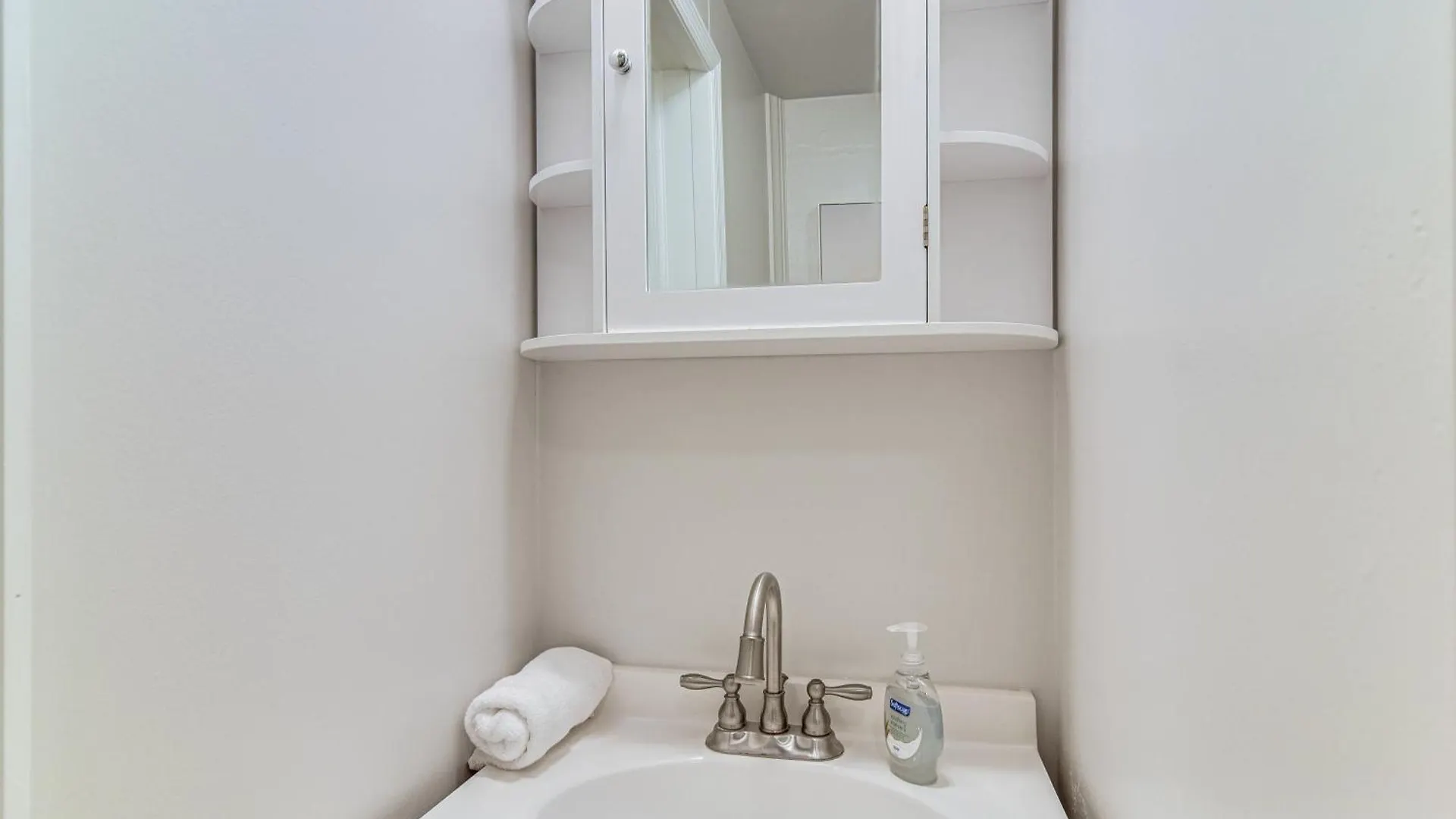 Apartment Peaceful Near Golf Course In Clearwater!
