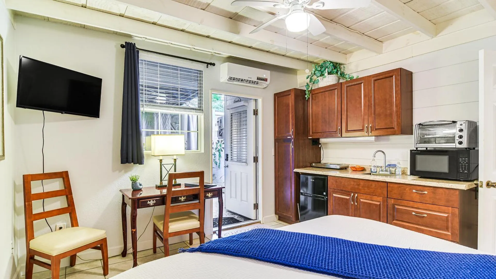 Peaceful Near Golf Course In Clearwater!